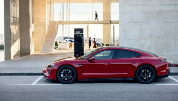 Hyatt Regency Taghazout et Porsche encouragent la mobilité électrique